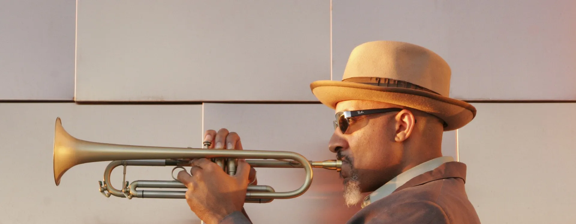 Din In the Distance — Doug Ellington performing live